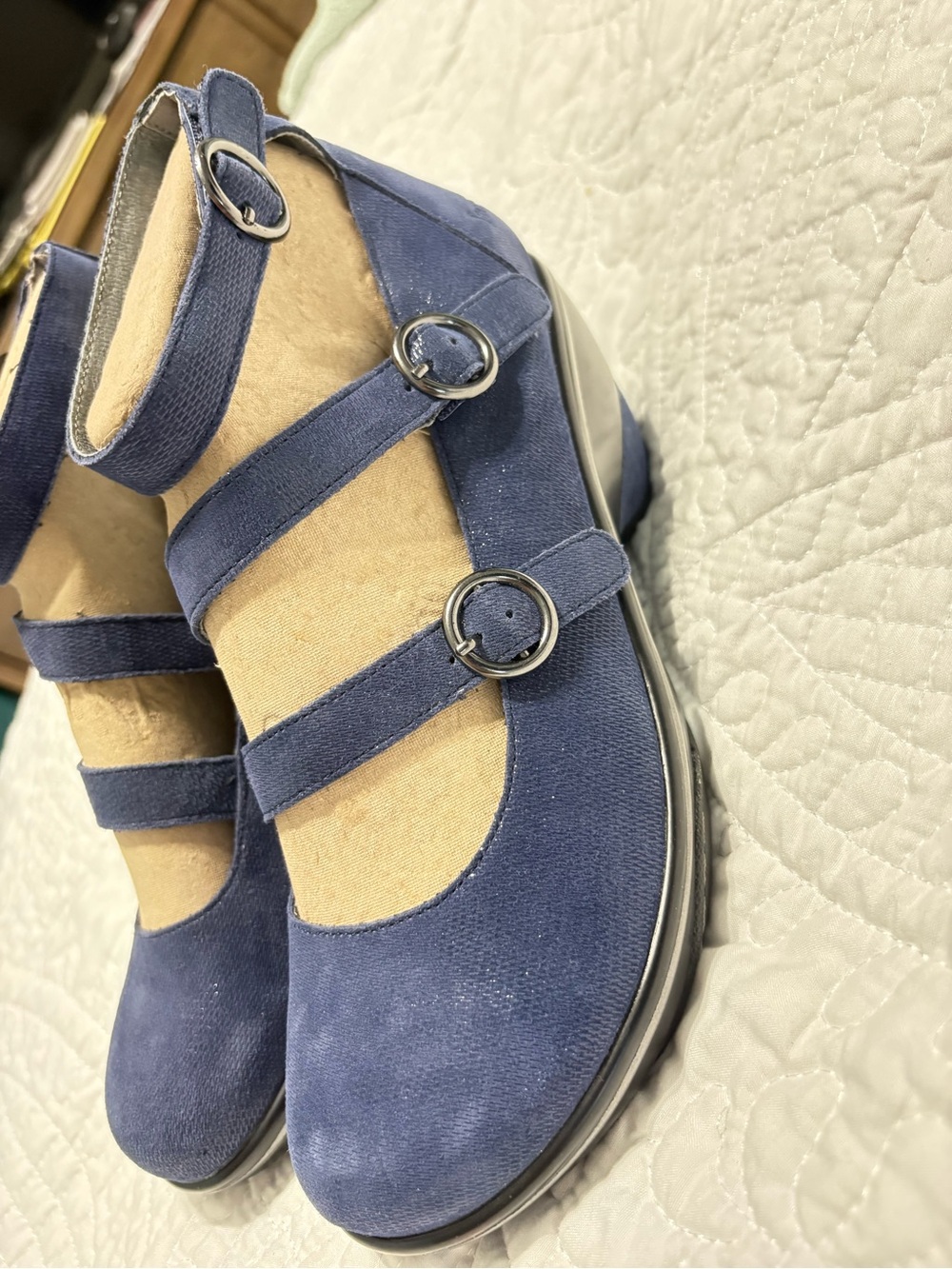 New in Box! Jambu Navy Shimmer Triple-Strap Mary Jane Wedge Heels - Picture 3 of 17